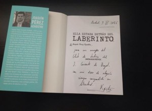 La antología poética "Ella estaba detrás del laberinto" firmada por Joaquín Pérez Azaústre