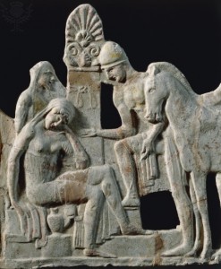 Electra y Orestes. Relieve de la isla de Milos del s. V a.C. Imagen por cortesía de Britannica Image Quest 