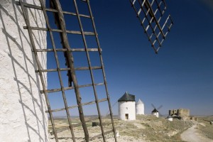 Castillo y molinos de viento en Consuegra (Castilla la Mancha), Ruta de Don Quijote. Michael Busselle / Robert Harding World Imagery. Imagen por cortesía de Britannica Image Quest.