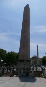 Obelisco en el Hipódromo (Fotografía Lara Zabala)