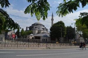 El complejo religioso de Kılıç Ali Pacha, obra del Arquitecto Sinán desde lejos (Fotografía Uğur Tuyun)